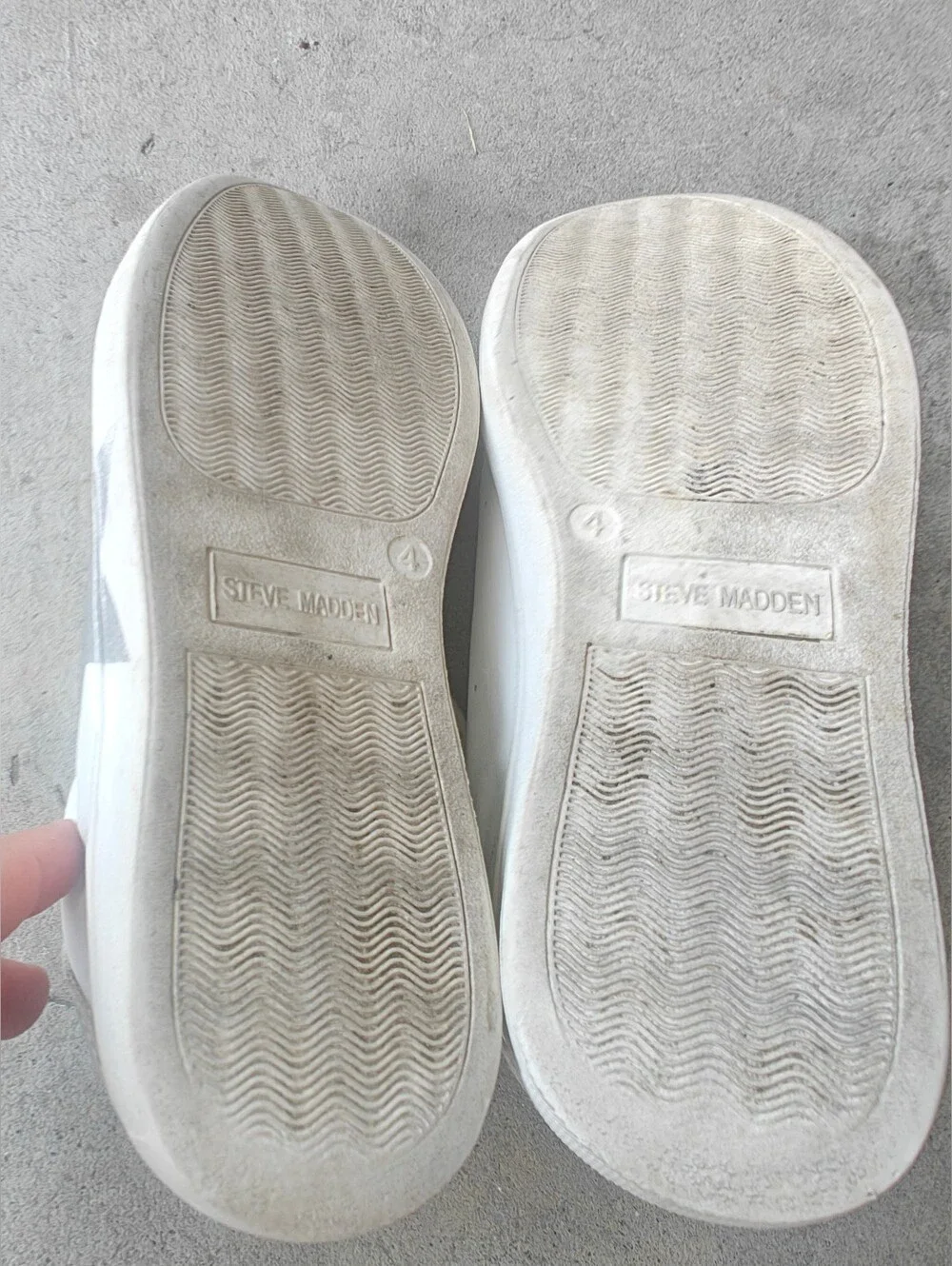 Steve Madden Payden Sneakers Girls Size 4 Silver Star Metallic Silver